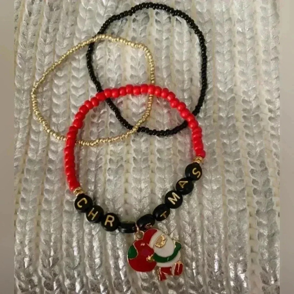 🆕 NEW- 3pc Christmas Beaded Charm Bracelet Red Set🆕 - Picture 3 of 4
